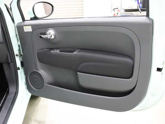 フィアット ５００ メンティーナ 静岡県 2015(平27)年 4.1万km LATTE MENTA ポータブルナビ(AVIC-MP33)/ワンセグTV/CD・AM・FM/ハーフレザーシート/純正ドラレコ/ガラスルーフ/ETC/純正15インチAW/スペアキー