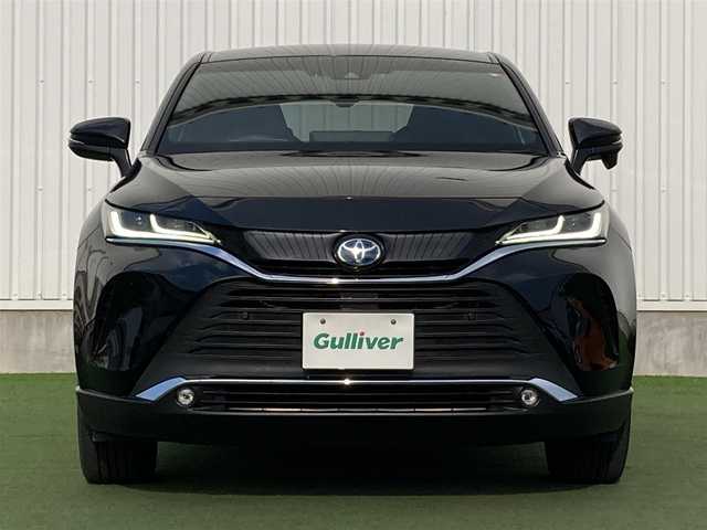 トヨタ ハリアー ハイブリッド G レザーパッケージ 香川県 2021(令3)年 3.5万km プレシャスブラックパール 登録時走行距離：34970km/メーカー純正ナビ/　BT接続/バックカメラ/プリクラッシュセーフティシステム/レーンキープアシスト/レーダークルーズコントロール/クリアランスソナー/オートハイビーム/LEDヘッドライト/オートライト/フォグランプ/デジタルインナーミラー/ビルトインETC/MTモード付AT/電子パーキングブレーキ/ブラックレザーシート/シートベンチレーション/パワーシート/シートメモリ/プッシュスタート/スマートキー/スペアキー