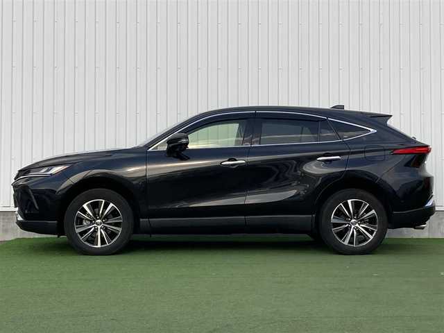 トヨタ ハリアー ハイブリッド G レザーパッケージ 香川県 2021(令3)年 3.5万km プレシャスブラックパール 登録時走行距離：34970km/メーカー純正ナビ/　BT接続/バックカメラ/プリクラッシュセーフティシステム/レーンキープアシスト/レーダークルーズコントロール/クリアランスソナー/オートハイビーム/LEDヘッドライト/オートライト/フォグランプ/デジタルインナーミラー/ビルトインETC/MTモード付AT/電子パーキングブレーキ/ブラックレザーシート/シートベンチレーション/パワーシート/シートメモリ/プッシュスタート/スマートキー/スペアキー