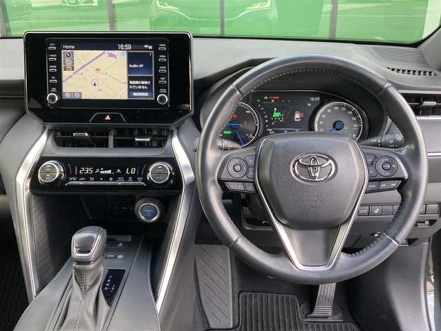 トヨタ ハリアー ハイブリッド G レザーパッケージ 香川県 2021(令3)年 3.5万km プレシャスブラックパール 登録時走行距離：34970km/メーカー純正ナビ/　BT接続/バックカメラ/プリクラッシュセーフティシステム/レーンキープアシスト/レーダークルーズコントロール/クリアランスソナー/オートハイビーム/LEDヘッドライト/オートライト/フォグランプ/デジタルインナーミラー/ビルトインETC/MTモード付AT/電子パーキングブレーキ/ブラックレザーシート/シートベンチレーション/パワーシート/シートメモリ/プッシュスタート/スマートキー/スペアキー