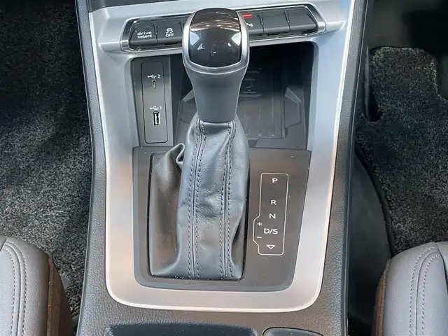 アウディ Ｑ３ 35TFSI アドバンスド 鹿児島県 2020(令2)年 3.6万km グレーＭ 禁煙車/純正ナビ/ワンセグ/レザーシート/前席パワーシート/シートヒーター/360°ビューモニターカメラ/バックカメラ/フロントカメラ/リアパワーテールゲート/純正フロアマット/純正18インチアルミホイール/前後ドライブレコーダー