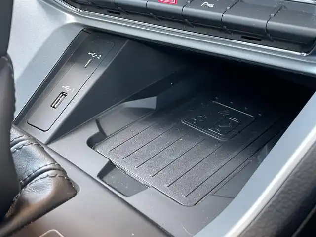 アウディ Ｑ３ 35TFSI アドバンスド 鹿児島県 2020(令2)年 3.6万km グレーＭ 禁煙車/純正ナビ/ワンセグ/レザーシート/前席パワーシート/シートヒーター/360°ビューモニターカメラ/バックカメラ/フロントカメラ/リアパワーテールゲート/純正フロアマット/純正18インチアルミホイール/前後ドライブレコーダー