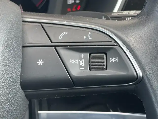 アウディ Ｑ３ 35TFSI アドバンスド 鹿児島県 2020(令2)年 3.6万km グレーＭ 禁煙車/純正ナビ/ワンセグ/レザーシート/前席パワーシート/シートヒーター/360°ビューモニターカメラ/バックカメラ/フロントカメラ/リアパワーテールゲート/純正フロアマット/純正18インチアルミホイール/前後ドライブレコーダー