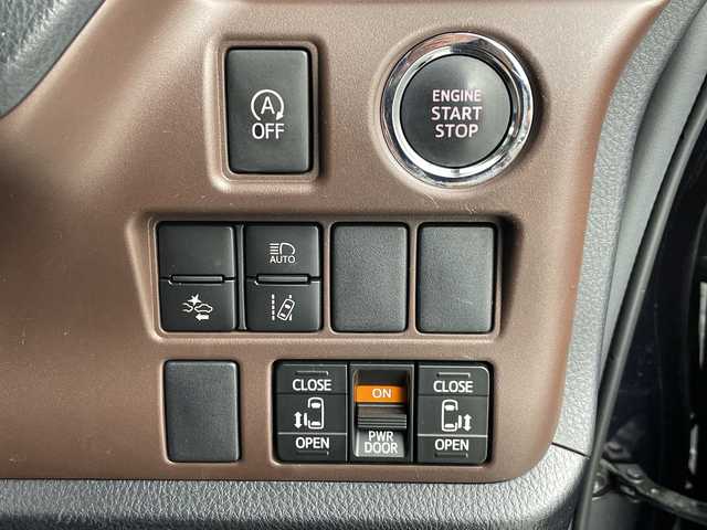 トヨタ エスクァイア Gi 愛知県 2016(平28)年 5万km スパークリングブラックパールクリスタルシャイン 9インチ純正ナビ（NSZT-Y66T）/・Ｂｌｕｅｔｏｏｔｈ接続/・フルセグ/・CD/DVD/アルパイン後席モニター/クルーズコントロール/ビルトインＥＴＣ/バックカメラ/合皮シート/前席シートヒーター/両側パワースライドドア/レーンキープアシスト/純正アルミホイール/レーンキープアシスト/HIDオートライト/オートハイビーム/衝突被害軽減/フォグランプ