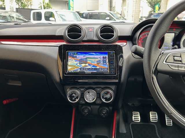 スズキ スイフト スポーツ 東京都 2019(令1)年 4.6万km ピュアホワイトP ワンオーナー/６速MT/ターボ/純正メモリーナビ（KXM-E504W)/フルセグ/CD/DVD/Bluetooth/USB/クルーズコントロール/運転席シートヒーター/LEDライト/オートライト/フォグランプ/ETC/スマートキー/スペアキー/保証書/取扱説明書/記録簿