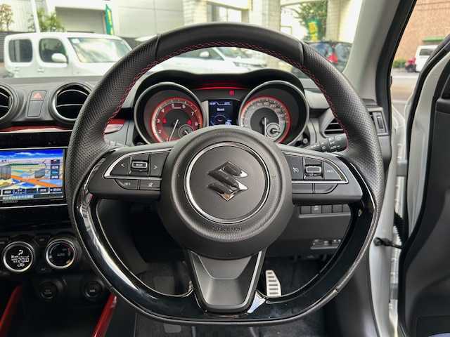 スズキ スイフト スポーツ 東京都 2019(令1)年 4.6万km ピュアホワイトP ワンオーナー/６速MT/ターボ/純正メモリーナビ（KXM-E504W)/フルセグ/CD/DVD/Bluetooth/USB/クルーズコントロール/運転席シートヒーター/LEDライト/オートライト/フォグランプ/ETC/スマートキー/スペアキー/保証書/取扱説明書/記録簿
