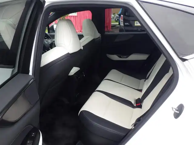レクサス ＮＸ 350h Fスポーツ 千葉県 2022(令4)年 3.8万km ホワイトノーヴァガラスフレーク Lexus Safety System+/・プリクラッシュセーフティ/・レーンディパーチャーアラート/・オートハイビーム/・レーダークルーズコントロール/・ブラインドスポットモニター/ヘッドアップディスプレイ/デジタルインナーミラー/ムーンルーフ/純正コネクティッドナビ/地デジTV/【Bluetooth接続】/パノラミックビューモニター/コンビレザーシート/前席パワーシート/エアシート/シートヒーター/革巻きステアリング/ステアリングスイッチ/パドルシフト/ETC（2.0）/3眼LEDヘッドライト/フォグライト/ウインカーミラー/クリアランスソナー/純正20インチアルミホイル/サイド/カーテン/ニーエアバッグ/スマートキー