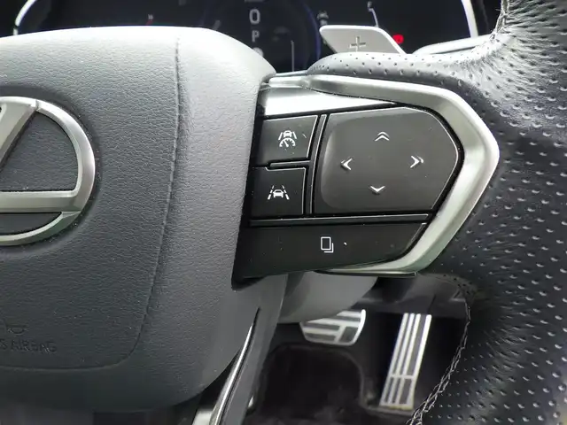 レクサス ＮＸ 350h Fスポーツ 千葉県 2022(令4)年 3.8万km ホワイトノーヴァガラスフレーク Lexus Safety System+/・プリクラッシュセーフティ/・レーンディパーチャーアラート/・オートハイビーム/・レーダークルーズコントロール/・ブラインドスポットモニター/ヘッドアップディスプレイ/デジタルインナーミラー/ムーンルーフ/純正コネクティッドナビ/地デジTV/【Bluetooth接続】/パノラミックビューモニター/コンビレザーシート/前席パワーシート/エアシート/シートヒーター/革巻きステアリング/ステアリングスイッチ/パドルシフト/ETC（2.0）/3眼LEDヘッドライト/フォグライト/ウインカーミラー/クリアランスソナー/純正20インチアルミホイル/サイド/カーテン/ニーエアバッグ/スマートキー