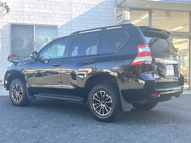 トヨタ ランドクルーザー プラド TX 埼玉県 2016(平28)年 6.4万km ブラック 純正ナビ /ETC　/バックカメラ /サンルーフ/LEDライト　/ルーフレール　/スマートキー/スペアキー１本/フォグランプ　/サイドステップ　/ステアリングスイッチ　/プッシュスタート　/電格ミラー　/オートライト　/フロアマット　/３列シート　/ISOFIX /ライトウォッシャー/TRC/パワーステアリング/パワーウィンドウ/保証書/取扱説明書