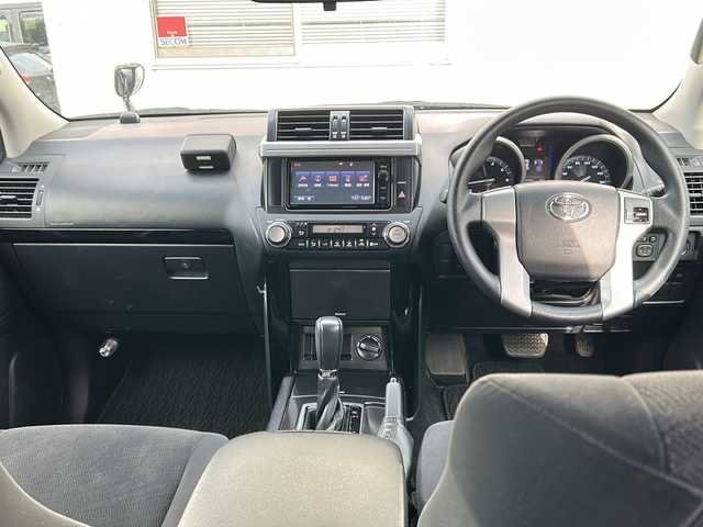 トヨタ ランドクルーザー プラド TX 埼玉県 2016(平28)年 6.4万km ブラック 純正ナビ /ETC　/バックカメラ /サンルーフ/LEDライト　/ルーフレール　/スマートキー/スペアキー１本/フォグランプ　/サイドステップ　/ステアリングスイッチ　/プッシュスタート　/電格ミラー　/オートライト　/フロアマット　/３列シート　/ISOFIX /ライトウォッシャー/TRC/パワーステアリング/パワーウィンドウ/保証書/取扱説明書