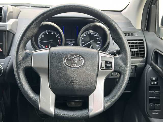 トヨタ ランドクルーザー プラド TX 埼玉県 2016(平28)年 6.4万km ブラック 純正ナビ /ETC　/バックカメラ /サンルーフ/LEDライト　/ルーフレール　/スマートキー/スペアキー１本/フォグランプ　/サイドステップ　/ステアリングスイッチ　/プッシュスタート　/電格ミラー　/オートライト　/フロアマット　/３列シート　/ISOFIX /ライトウォッシャー/TRC/パワーステアリング/パワーウィンドウ/保証書/取扱説明書