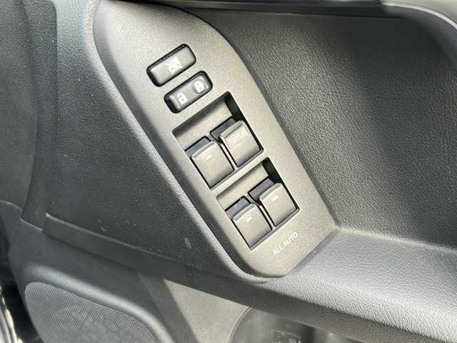 トヨタ ランドクルーザー プラド TX 埼玉県 2016(平28)年 6.4万km ブラック 純正ナビ /ETC　/バックカメラ /サンルーフ/LEDライト　/ルーフレール　/スマートキー/スペアキー１本/フォグランプ　/サイドステップ　/ステアリングスイッチ　/プッシュスタート　/電格ミラー　/オートライト　/フロアマット　/３列シート　/ISOFIX /ライトウォッシャー/TRC/パワーステアリング/パワーウィンドウ/保証書/取扱説明書