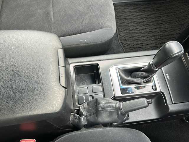 トヨタ ランドクルーザー プラド TX 埼玉県 2016(平28)年 6.4万km ブラック 純正ナビ /ETC　/バックカメラ /サンルーフ/LEDライト　/ルーフレール　/スマートキー/スペアキー１本/フォグランプ　/サイドステップ　/ステアリングスイッチ　/プッシュスタート　/電格ミラー　/オートライト　/フロアマット　/３列シート　/ISOFIX /ライトウォッシャー/TRC/パワーステアリング/パワーウィンドウ/保証書/取扱説明書