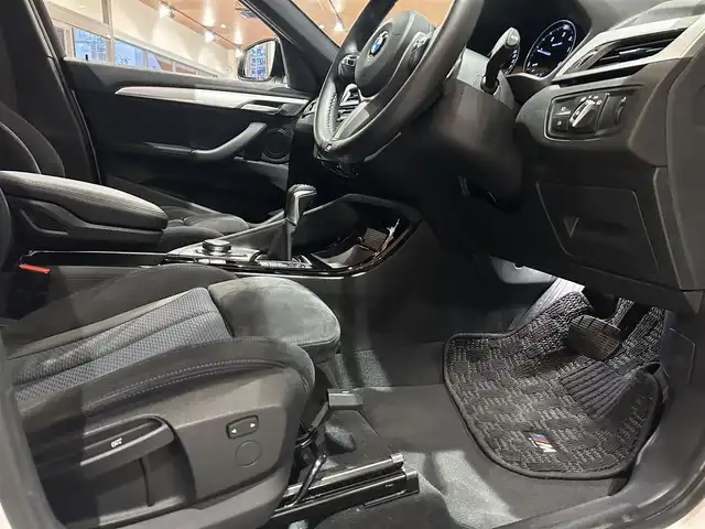ＢＭＷ Ｘ１ xDrive 18d Mスポーツ 道央・札幌 2018(平30)年 4.6万km アルピンホワイトⅢ アドバンスドアクティブセーフティパッケージ/　・ACC/　・ヘッドアップディスプレイ/LEDヘッドライト/シートヒーター/純正HDDナビ/CD/DVD/USB/Bluetooth/バックカメラ/PDC/パーキングアシスト/パワーテールゲート