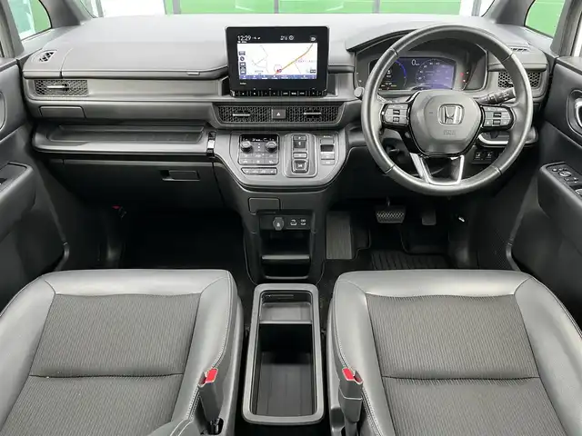 ホンダ ステップワゴン スパーダ eHEV 奈良県 2022(令4)年 2.7万km プラチナホワイトパール 無限フルエアロ/無限フロントグリル/純正ナビ（LXM-237VFNi)/（TV/BT/CD/DVD/AppleCarPlay/AndroidAuto)/純正10インチフリップダウンモニター（VM-221T）/レーダークルーズコントロール/バックカメラ/パドルシフト/ブラインドスポットモニター/前後コーナーセンサー/衝突軽減システム/レーンキープアシスト/両側パワースライドドア/パワーバックドア/ハーフレザーシート/前席シートヒーター/後席サンシェード/純正前方ドライブレコーダー/ETC/無限19インチＡＷ/スペアキーＸ１