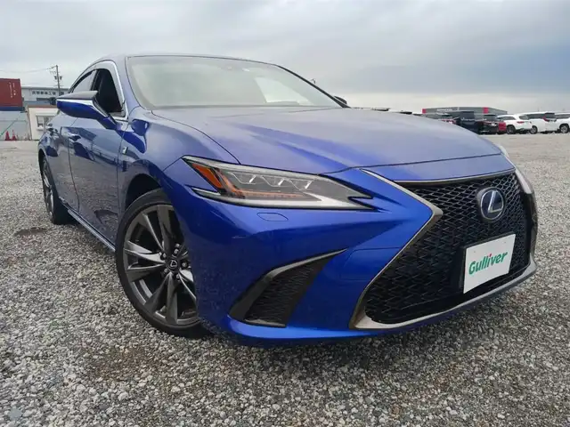 レクサス ＥＳ 300h Fスポーツ 福岡県 2019(平31)年 3.8万km ヒートブルーコントラストレイヤリング 〇ムーンルーフ/〇純正12.3インチハイブリッドナビゲーションシステム/〇フルセグTV/〇バックカメラ/〇ブラインドスポットモニター/〇ビルトインETC2.0/〇レーダークルーズコントロール/〇セーフティシステムプラス/〇3眼フルLEDヘッドランプ/〇デジタルインナーミラー/〇革巻きステアリングホイール/ステアリングヒーター/〇パドルシフト/〇合皮スポーツシート/シートヒーター/〇パワーシート/〇純正19インチアルミホイール/〇スマートエントリー/スタートシステム/〇アクセサリーソケット/〇禁煙車