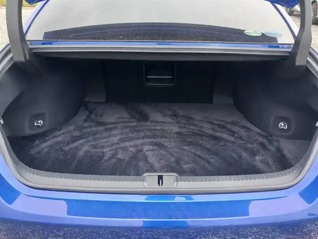 レクサス ＥＳ 300h Fスポーツ 福岡県 2019(平31)年 3.8万km ヒートブルーコントラストレイヤリング 〇ムーンルーフ/〇純正12.3インチハイブリッドナビゲーションシステム/〇フルセグTV/〇バックカメラ/〇ブラインドスポットモニター/〇ビルトインETC2.0/〇レーダークルーズコントロール/〇セーフティシステムプラス/〇3眼フルLEDヘッドランプ/〇デジタルインナーミラー/〇革巻きステアリングホイール/ステアリングヒーター/〇パドルシフト/〇合皮スポーツシート/シートヒーター/〇パワーシート/〇純正19インチアルミホイール/〇スマートエントリー/スタートシステム/〇アクセサリーソケット/〇禁煙車