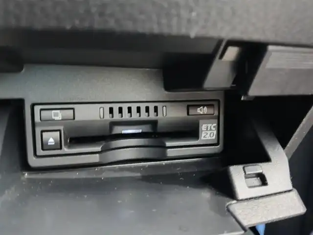 レクサス ＥＳ 300h Fスポーツ 福岡県 2019(平31)年 3.8万km ヒートブルーコントラストレイヤリング サンルーフ/純正12.3型ナビ/フルセグTV/バックモニター/ビルトインETC2.0/レーダークルーズコントロール/クリアランスソナー/セーフティシステムプラス/・プリクラッシュセーフティ/・レーントレーシングアシスト/・アダプティブハイビームシステム/・ロードサインアシスト/・先行車発進告知機能/パーキングサポートブレーキ/3眼フルLEDヘッドランプ/革巻きステアリング/ステアリングヒーター/パドルシフト/合皮スポーツシート/パワーシート/前席シートヒーター/エアシート/運転席ポジションメモリー/純正19インチアルミホイール/スマートエントリー/スタートシステム/禁煙車