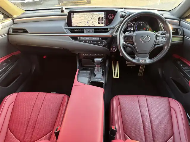 レクサス ＥＳ 300h Fスポーツ 福岡県 2019(平31)年 3.8万km ヒートブルーコントラストレイヤリング サンルーフ/純正12.3型ナビ/フルセグTV/バックモニター/ビルトインETC2.0/レーダークルーズコントロール/クリアランスソナー/セーフティシステムプラス/・プリクラッシュセーフティ/・レーントレーシングアシスト/・アダプティブハイビームシステム/・ロードサインアシスト/・先行車発進告知機能/パーキングサポートブレーキ/3眼フルLEDヘッドランプ/革巻きステアリング/ステアリングヒーター/パドルシフト/合皮スポーツシート/パワーシート/前席シートヒーター/エアシート/運転席ポジションメモリー/純正19インチアルミホイール/スマートエントリー/スタートシステム/禁煙車