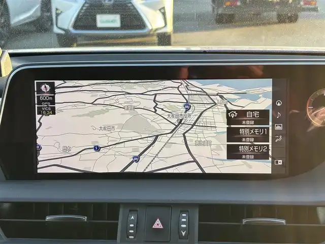 レクサス ＥＳ 300h Fスポーツ 福岡県 2019(平31)年 3.8万km ヒートブルーコントラストレイヤリング サンルーフ/純正12.3型ナビ/フルセグTV/バックモニター/ビルトインETC2.0/レーダークルーズコントロール/クリアランスソナー/セーフティシステムプラス/・プリクラッシュセーフティ/・レーントレーシングアシスト/・アダプティブハイビームシステム/・ロードサインアシスト/・先行車発進告知機能/パーキングサポートブレーキ/3眼フルLEDヘッドランプ/革巻きステアリング/ステアリングヒーター/パドルシフト/合皮スポーツシート/パワーシート/前席シートヒーター/エアシート/運転席ポジションメモリー/純正19インチアルミホイール/スマートエントリー/スタートシステム/禁煙車