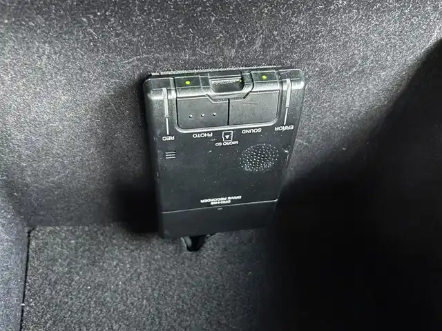 レクサス ＥＳ 300h Fスポーツ 福岡県 2019(平31)年 3.8万km ヒートブルーコントラストレイヤリング サンルーフ/純正12.3型ナビ/フルセグTV/バックモニター/ビルトインETC2.0/レーダークルーズコントロール/クリアランスソナー/セーフティシステムプラス/・プリクラッシュセーフティ/・レーントレーシングアシスト/・アダプティブハイビームシステム/・ロードサインアシスト/・先行車発進告知機能/パーキングサポートブレーキ/3眼フルLEDヘッドランプ/革巻きステアリング/ステアリングヒーター/パドルシフト/合皮スポーツシート/パワーシート/前席シートヒーター/エアシート/運転席ポジションメモリー/純正19インチアルミホイール/スマートエントリー/スタートシステム/禁煙車