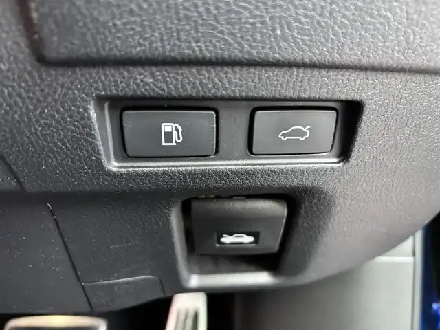 レクサス ＥＳ 300h Fスポーツ 福岡県 2019(平31)年 3.8万km ヒートブルーコントラストレイヤリング サンルーフ/純正12.3型ナビ/フルセグTV/バックモニター/ビルトインETC2.0/レーダークルーズコントロール/クリアランスソナー/セーフティシステムプラス/・プリクラッシュセーフティ/・レーントレーシングアシスト/・アダプティブハイビームシステム/・ロードサインアシスト/・先行車発進告知機能/パーキングサポートブレーキ/3眼フルLEDヘッドランプ/革巻きステアリング/ステアリングヒーター/パドルシフト/合皮スポーツシート/パワーシート/前席シートヒーター/エアシート/運転席ポジションメモリー/純正19インチアルミホイール/スマートエントリー/スタートシステム/禁煙車