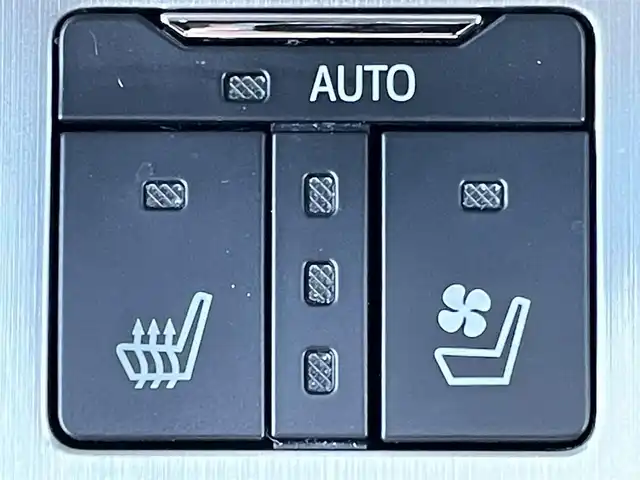 トヨタ ランドクルーザー ZX 群馬県 2017(平29)年 4.2万km ダークレッドマイカメタリック ワンオーナー/純正SDナビ/モデリスタフルエアロ/パーキングソナー/アダプティブクルーズコントロール/電動格納ミラー/本革+木目調ステアリング/木目調内装/シートセットポジションメモリー/Bluetooth/ステアリングスイッチ/ステアリングヒーター/ヘッドレストモニター/前席パワーシート/2列目前後パワーシート/LEDフォグランプ/LEDヘッドライト/V8/全周囲カメラ/AHB/純正20インチアルミホイール/純正フロアマット/前方ドライブレコーダー/サンルーフ/パワーステアリング/チップアップシート/純正ビルトインETC2.0/ルーフレール/スマートキー