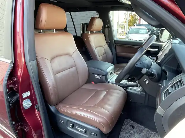 トヨタ ランドクルーザー ZX 群馬県 2017(平29)年 4.2万km ダークレッドマイカメタリック ワンオーナー/純正SDナビ/モデリスタフルエアロ/パーキングソナー/アダプティブクルーズコントロール/電動格納ミラー/本革+木目調ステアリング/木目調内装/シートセットポジションメモリー/Bluetooth/ステアリングスイッチ/ステアリングヒーター/ヘッドレストモニター/前席パワーシート/2列目前後パワーシート/LEDフォグランプ/LEDヘッドライト/V8/全周囲カメラ/AHB/純正20インチアルミホイール/純正フロアマット/前方ドライブレコーダー/サンルーフ/パワーステアリング/チップアップシート/純正ビルトインETC2.0/ルーフレール/スマートキー