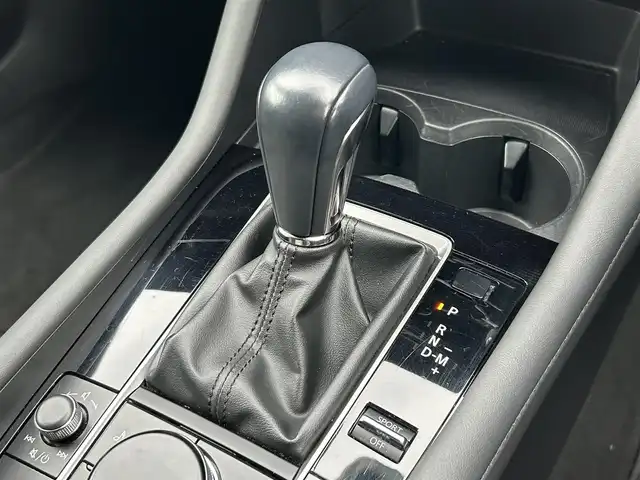 マツダ マツダ３ファストバック 15S ツーリング 群馬県 2023(令5)年 4.7万km ジェットブラックマイカ 純正ディスプレイオーディオ/（FM/AM/CD/DVD/HDMI/Bluetooth/フルセグTV）/全方位カメラ/前後ドラレコ（C9KA V6 580A）/ETC/ワンオーナー/i-ACTIVSENSE/・追従走行式クルーズコントロール/・レーンキープアシスト/・LEDヘッドライト/・オートライト/・オートハイビーム/・衝突被害軽減装置/純正フロアマット/純正18インチAW/ステアリングスイッチ/革巻きステアリング/電動格納ミラー/取扱説明書