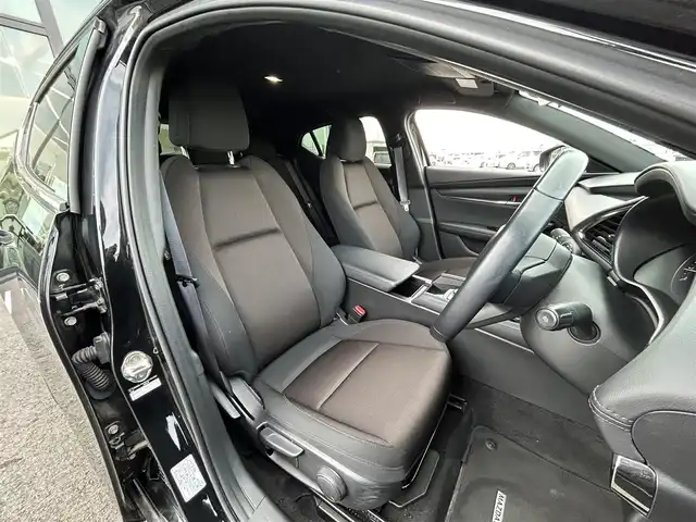 マツダ マツダ３ファストバック 15S ツーリング 群馬県 2023(令5)年 4.7万km ジェットブラックマイカ 純正ディスプレイオーディオ/（FM/AM/CD/DVD/HDMI/Bluetooth/フルセグTV）/全方位カメラ/前後ドラレコ（C9KA V6 580A）/ETC/ワンオーナー/i-ACTIVSENSE/・追従走行式クルーズコントロール/・レーンキープアシスト/・LEDヘッドライト/・オートライト/・オートハイビーム/・衝突被害軽減装置/純正フロアマット/純正18インチAW/ステアリングスイッチ/革巻きステアリング/電動格納ミラー/取扱説明書