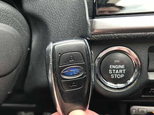 スバル フォレスター S－リミテッド 富山県 2016(平28)年 13.6万km クリスタルブラックシリカ ワンオーナー/スマートキー２本/レザーシート/4WD/パワーシート（D席メモリー付き）/社外メモリナビ（AVIC-ZH0999）/フルセグTV/CD/DVD再生/Bluetooth/ETC/バックカメラ/パドルシフト/アイドリングストップ/純正18インチAW/ACC/レーンキープアシスト/シートヒーター（全席）/LEDヘッドライト/フォグランプ/純正フロアマット/純正ドアバイザー/横滑り防止装置/BSM/電動格納ウィンカーミラー/ステアリングスイッチ/オートライト/革巻きステアリング/パワーバックドア/タイヤ積み込み/（スタッドレス225/60/R17）