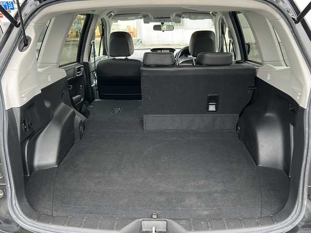 スバル フォレスター S－リミテッド 富山県 2016(平28)年 13.6万km クリスタルブラックシリカ ワンオーナー/スマートキー２本/レザーシート/4WD/パワーシート（D席メモリー付き）/社外メモリナビ（AVIC-ZH0999）/フルセグTV/CD/DVD再生/Bluetooth/ETC/バックカメラ/パドルシフト/アイドリングストップ/純正18インチAW/ACC/レーンキープアシスト/シートヒーター（全席）/LEDヘッドライト/フォグランプ/純正フロアマット/純正ドアバイザー/横滑り防止装置/BSM/電動格納ウィンカーミラー/ステアリングスイッチ/オートライト/革巻きステアリング/パワーバックドア/タイヤ積み込み/（スタッドレス225/60/R17）