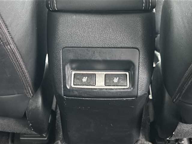 スバル フォレスター S－リミテッド 富山県 2016(平28)年 13.6万km クリスタルブラックシリカ ワンオーナー/スマートキー２本/レザーシート/4WD/パワーシート（D席メモリー付き）/社外メモリナビ（AVIC-ZH0999）/フルセグTV/CD/DVD再生/Bluetooth/ETC/バックカメラ/パドルシフト/アイドリングストップ/純正18インチAW/ACC/レーンキープアシスト/シートヒーター（全席）/LEDヘッドライト/フォグランプ/純正フロアマット/純正ドアバイザー/横滑り防止装置/BSM/電動格納ウィンカーミラー/ステアリングスイッチ/オートライト/革巻きステアリング/パワーバックドア/タイヤ積み込み/（スタッドレス225/60/R17）