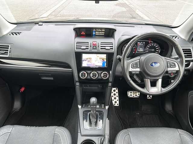 スバル フォレスター S－リミテッド 富山県 2016(平28)年 13.6万km クリスタルブラックシリカ ワンオーナー/スマートキー２本/レザーシート/4WD/パワーシート（D席メモリー付き）/社外メモリナビ（AVIC-ZH0999）/フルセグTV/CD/DVD再生/Bluetooth/ETC/バックカメラ/パドルシフト/アイドリングストップ/純正18インチAW/ACC/レーンキープアシスト/シートヒーター（全席）/LEDヘッドライト/フォグランプ/純正フロアマット/純正ドアバイザー/横滑り防止装置/BSM/電動格納ウィンカーミラー/ステアリングスイッチ/オートライト/革巻きステアリング/パワーバックドア/タイヤ積み込み/（スタッドレス225/60/R17）