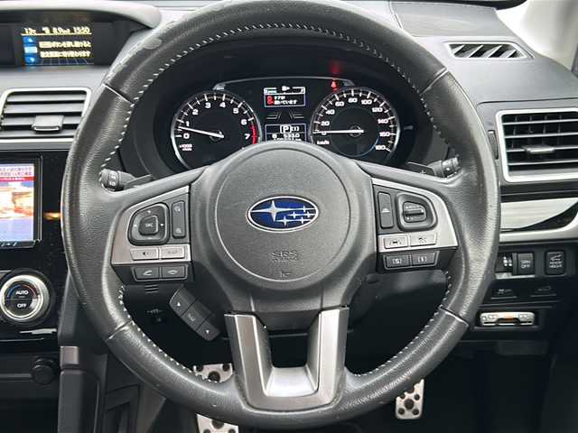 スバル フォレスター S－リミテッド 富山県 2016(平28)年 13.6万km クリスタルブラックシリカ ワンオーナー/スマートキー２本/レザーシート/4WD/パワーシート（D席メモリー付き）/社外メモリナビ（AVIC-ZH0999）/フルセグTV/CD/DVD再生/Bluetooth/ETC/バックカメラ/パドルシフト/アイドリングストップ/純正18インチAW/ACC/レーンキープアシスト/シートヒーター（全席）/LEDヘッドライト/フォグランプ/純正フロアマット/純正ドアバイザー/横滑り防止装置/BSM/電動格納ウィンカーミラー/ステアリングスイッチ/オートライト/革巻きステアリング/パワーバックドア/タイヤ積み込み/（スタッドレス225/60/R17）