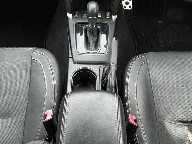 スバル フォレスター S－リミテッド 富山県 2016(平28)年 13.6万km クリスタルブラックシリカ ワンオーナー/スマートキー２本/レザーシート/4WD/パワーシート（D席メモリー付き）/社外メモリナビ（AVIC-ZH0999）/フルセグTV/CD/DVD再生/Bluetooth/ETC/バックカメラ/パドルシフト/アイドリングストップ/純正18インチAW/ACC/レーンキープアシスト/シートヒーター（全席）/LEDヘッドライト/フォグランプ/純正フロアマット/純正ドアバイザー/横滑り防止装置/BSM/電動格納ウィンカーミラー/ステアリングスイッチ/オートライト/革巻きステアリング/パワーバックドア/タイヤ積み込み/（スタッドレス225/60/R17）