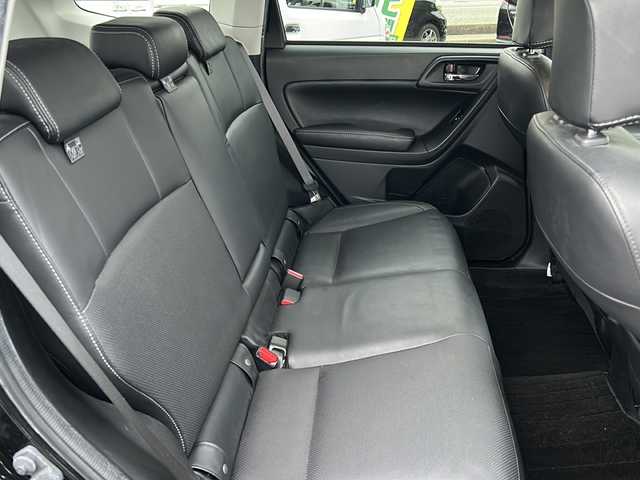 スバル フォレスター S－リミテッド 富山県 2016(平28)年 13.6万km クリスタルブラックシリカ ワンオーナー/スマートキー２本/レザーシート/4WD/パワーシート（D席メモリー付き）/社外メモリナビ（AVIC-ZH0999）/フルセグTV/CD/DVD再生/Bluetooth/ETC/バックカメラ/パドルシフト/アイドリングストップ/純正18インチAW/ACC/レーンキープアシスト/シートヒーター（全席）/LEDヘッドライト/フォグランプ/純正フロアマット/純正ドアバイザー/横滑り防止装置/BSM/電動格納ウィンカーミラー/ステアリングスイッチ/オートライト/革巻きステアリング/パワーバックドア/タイヤ積み込み/（スタッドレス225/60/R17）