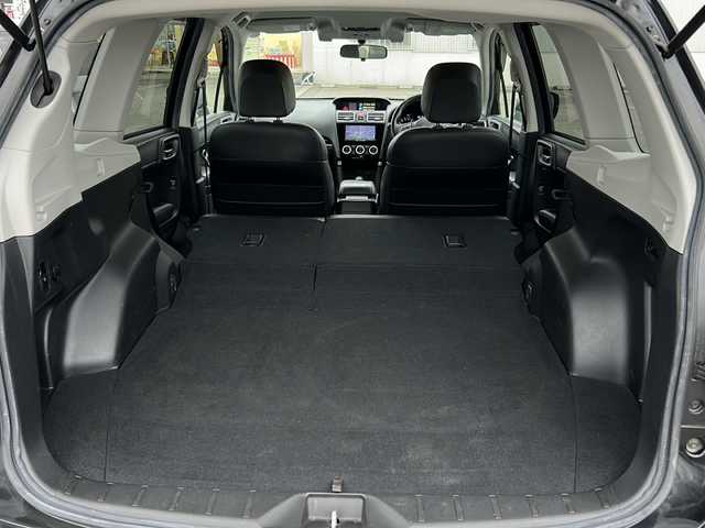 スバル フォレスター S－リミテッド 富山県 2016(平28)年 13.6万km クリスタルブラックシリカ ワンオーナー/スマートキー２本/レザーシート/4WD/パワーシート（D席メモリー付き）/社外メモリナビ（AVIC-ZH0999）/フルセグTV/CD/DVD再生/Bluetooth/ETC/バックカメラ/パドルシフト/アイドリングストップ/純正18インチAW/ACC/レーンキープアシスト/シートヒーター（全席）/LEDヘッドライト/フォグランプ/純正フロアマット/純正ドアバイザー/横滑り防止装置/BSM/電動格納ウィンカーミラー/ステアリングスイッチ/オートライト/革巻きステアリング/パワーバックドア/タイヤ積み込み/（スタッドレス225/60/R17）