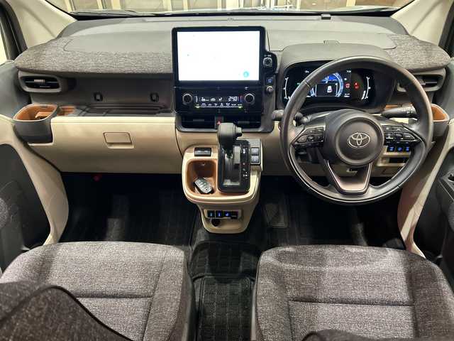 トヨタ シエンタ Z 埼玉県 2022(令4)年 2万km アーバンカーキ 純正フリップダウンモニター　/純正ディスプレイオーディオ（ナビ機能付）/　　CD/DVD/BT/フルセグ　/パノラミックビューモニター　/両側パワースライドドア　/レーダークルーズコントロール　/LED　/シートヒーター　/ステアリングヒーター　/ブラインドスポットモニター　/ETC