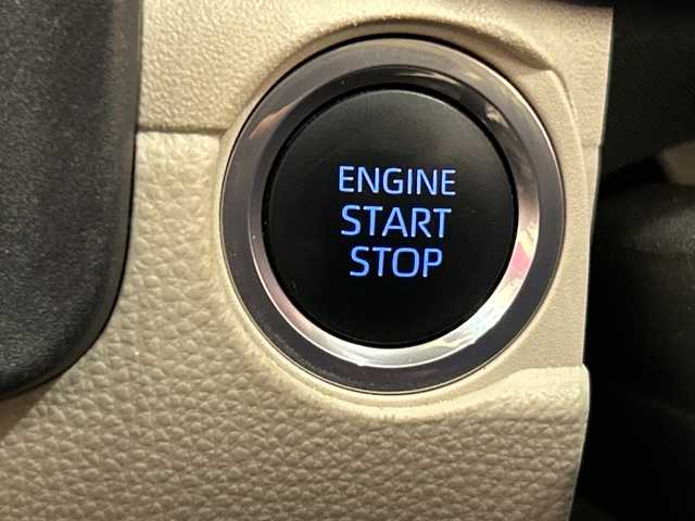 トヨタ シエンタ Z 埼玉県 2022(令4)年 2万km アーバンカーキ 純正フリップダウンモニター　/純正ディスプレイオーディオ（ナビ機能付）/　　CD/DVD/BT/フルセグ　/パノラミックビューモニター　/両側パワースライドドア　/レーダークルーズコントロール　/LED　/シートヒーター　/ステアリングヒーター　/ブラインドスポットモニター　/ETC