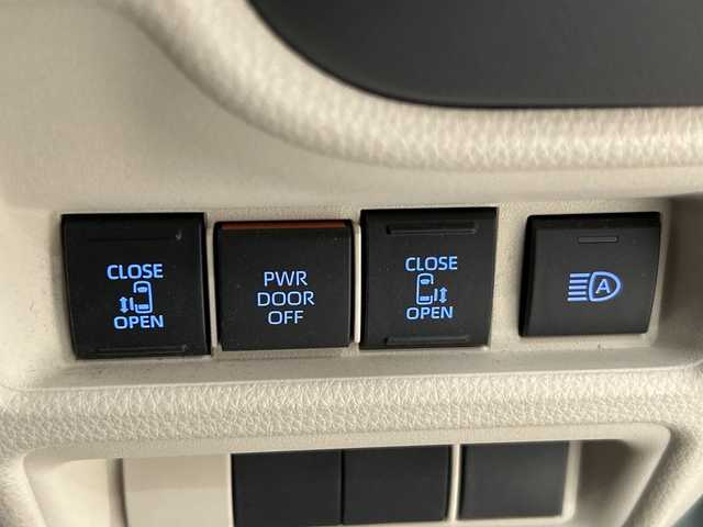 トヨタ シエンタ Z 埼玉県 2022(令4)年 2万km アーバンカーキ 純正フリップダウンモニター　/純正ディスプレイオーディオ（ナビ機能付）/　　CD/DVD/BT/フルセグ　/パノラミックビューモニター　/両側パワースライドドア　/レーダークルーズコントロール　/LED　/シートヒーター　/ステアリングヒーター　/ブラインドスポットモニター　/ETC