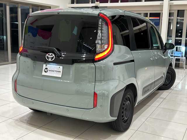 トヨタ シエンタ Z 埼玉県 2022(令4)年 2万km アーバンカーキ 純正フリップダウンモニター　/純正ディスプレイオーディオ（ナビ機能付）/　　CD/DVD/BT/フルセグ　/パノラミックビューモニター　/両側パワースライドドア　/レーダークルーズコントロール　/LED　/シートヒーター　/ステアリングヒーター　/ブラインドスポットモニター　/ETC