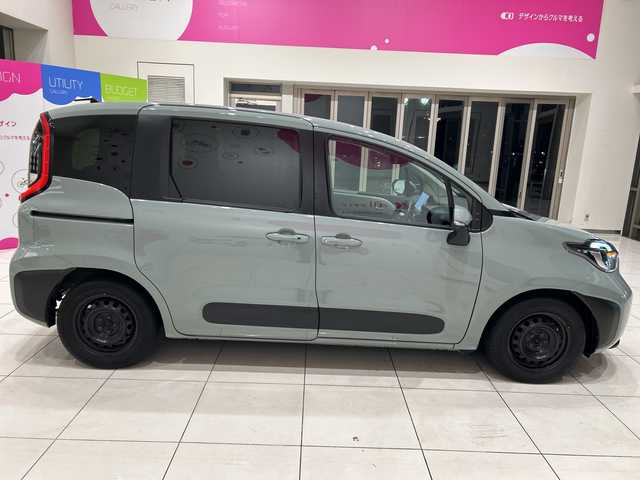 トヨタ シエンタ Z 埼玉県 2022(令4)年 2万km アーバンカーキ 純正フリップダウンモニター　/純正ディスプレイオーディオ（ナビ機能付）/　　CD/DVD/BT/フルセグ　/パノラミックビューモニター　/両側パワースライドドア　/レーダークルーズコントロール　/LED　/シートヒーター　/ステアリングヒーター　/ブラインドスポットモニター　/ETC