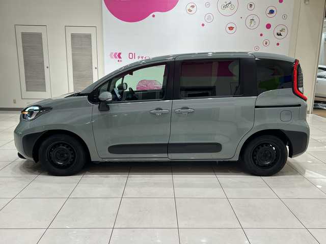 トヨタ シエンタ Z 埼玉県 2022(令4)年 2万km アーバンカーキ 純正フリップダウンモニター　/純正ディスプレイオーディオ（ナビ機能付）/　　CD/DVD/BT/フルセグ　/パノラミックビューモニター　/両側パワースライドドア　/レーダークルーズコントロール　/LED　/シートヒーター　/ステアリングヒーター　/ブラインドスポットモニター　/ETC