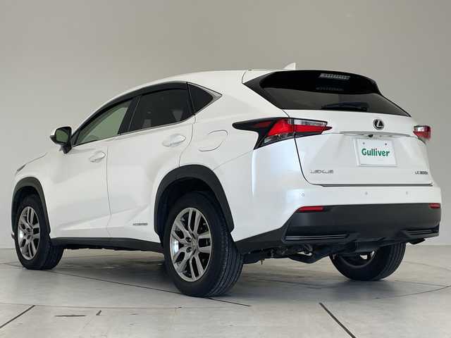 レクサス ＮＸ 300h バージョンL 愛知県 2016(平28)年 5.1万km ソニッククォーツ レクサスセーフティセンス/純正ナビ/サンルーフ/三眼LEDヘッドライト/本革レザー/バックカメラ/電動リアゲート/パワーシート/コーナーセンサー/純正アルミホイール/ETC2.0/パドルシフト/ステアリングヒーター/オートマチックハイビーム/ドライブレコーダー/衝突軽減システム/フルセグ/CD DVD/Bluetooth/ステアリングスイッチ/スマートキー/プッシュスタート