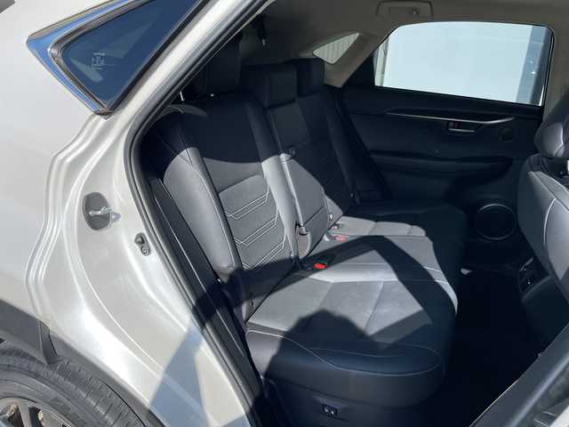 レクサス ＮＸ 300h バージョンL 愛知県 2016(平28)年 5.1万km ソニッククォーツ レクサスセーフティセンス/純正ナビ/サンルーフ/三眼LEDヘッドライト/本革レザー/バックカメラ/電動リアゲート/パワーシート/コーナーセンサー/純正アルミホイール/ETC2.0/パドルシフト/ステアリングヒーター/オートマチックハイビーム/ドライブレコーダー/衝突軽減システム/フルセグ/CD DVD/Bluetooth/ステアリングスイッチ/スマートキー/プッシュスタート