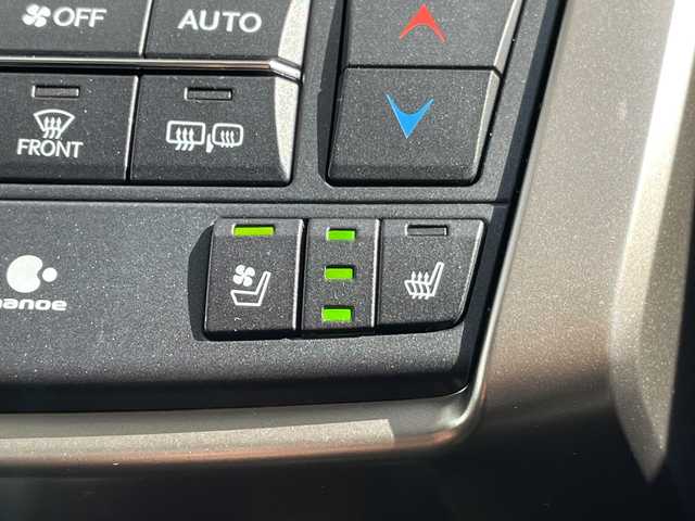 レクサス ＮＸ 300h バージョンL 愛知県 2016(平28)年 5.1万km ソニッククォーツ レクサスセーフティセンス/純正ナビ/サンルーフ/三眼LEDヘッドライト/本革レザー/バックカメラ/電動リアゲート/パワーシート/コーナーセンサー/純正アルミホイール/ETC2.0/パドルシフト/ステアリングヒーター/オートマチックハイビーム/ドライブレコーダー/衝突軽減システム/フルセグ/CD DVD/Bluetooth/ステアリングスイッチ/スマートキー/プッシュスタート