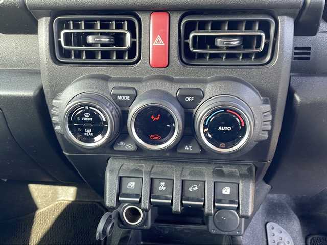 スズキ ジムニー XC 徳島県 2023(令5)年 2.4万km シフォンアイボリーメタリックブラック2トーンルーフ パナソニックナビ　CN-HE02WD/(AM.FM.CD.DVD.BT.フルセグ)/ルーフキャリア/前席シートヒーター/ステアリングスイッチ/ヘッドライトウォッシャー/バックカメラ/ビルトインETC/LEDヘッドライト