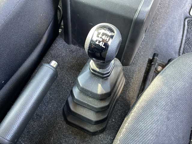 スズキ ジムニー XC 徳島県 2023(令5)年 2.4万km シフォンアイボリーメタリックブラック2トーンルーフ パナソニックナビ　CN-HE02WD/(AM.FM.CD.DVD.BT.フルセグ)/ルーフキャリア/前席シートヒーター/ステアリングスイッチ/ヘッドライトウォッシャー/バックカメラ/ビルトインETC/LEDヘッドライト