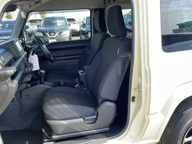 スズキ ジムニー XC 徳島県 2023(令5)年 2.4万km シフォンアイボリーメタリックブラック2トーンルーフ パナソニックナビ　CN-HE02WD/(AM.FM.CD.DVD.BT.フルセグ)/ルーフキャリア/前席シートヒーター/ステアリングスイッチ/ヘッドライトウォッシャー/バックカメラ/ビルトインETC/LEDヘッドライト